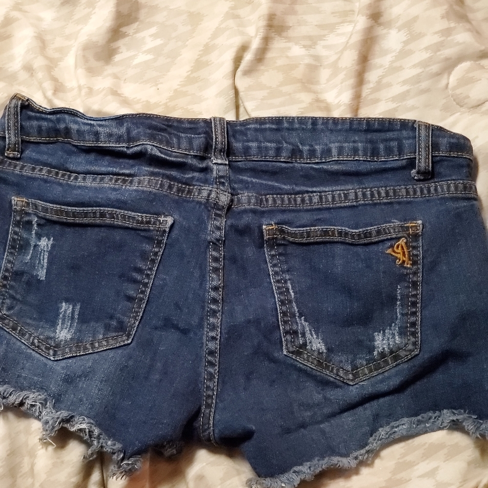 VIP Jean's shorts - Picture 2 of 4